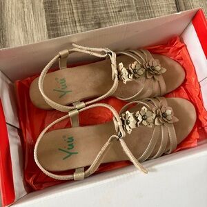 Yuu Friendly Champagne Sandals Size 9